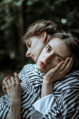 The Sisters / Fine Art  Fotografie von Fotografin LauraCallsen ★8 | STRKNG