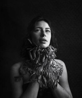 Inga / Schwarz-weiss  Fotografie von Fotografin LauraCallsen ★8 | STRKNG