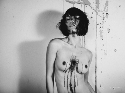 Oh death, where is thy sting? / Schwarz-weiss  Fotografie von Fotograf André Leischner ★37 | STRKNG