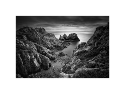 Le Havre des Moies towards the Pea Stacks (Les Tas du Pois d'Amont), at Jerbourg, Guernsey. / Waterscapes  photography by Photographer Tim Harvey ★1 | STRKNG