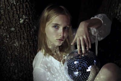 Strobostory / Portrait  photography by Photographer Elisa Paci | STRKNG