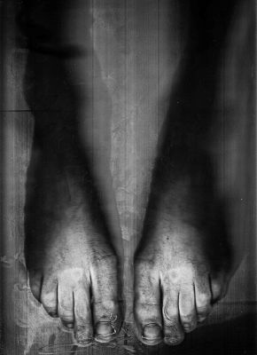 ...und sei unser Gast! (Caravaggio Feet) / Konzeptionell  Fotografie von Fotograf Andreas Maria Kahn ★13 | STRKNG