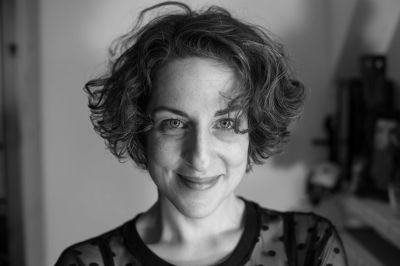 Das Fröhliche Portrait: Aimée Égérie / Portrait  Fotografie von Fotograf Andreas Maria Kahn ★13 | STRKNG