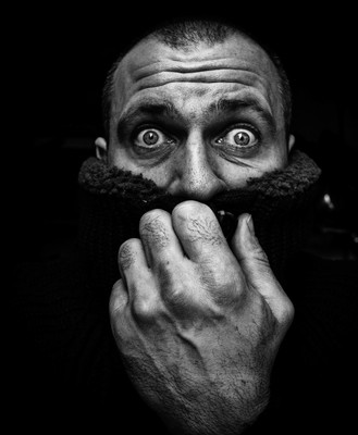 Scared  ......? / Schwarz-weiss  Fotografie von Fotograf Makbet666 ★2 | STRKNG