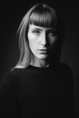 simple / Schwarz-weiss  Fotografie von Model BEA AMBER ★26 | STRKNG