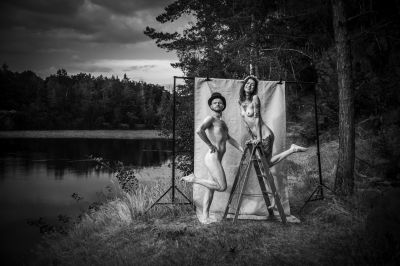 Two people in the landscape / Konzeptionell  Fotografie von Fotograf Matthias Naumann ★10 | STRKNG