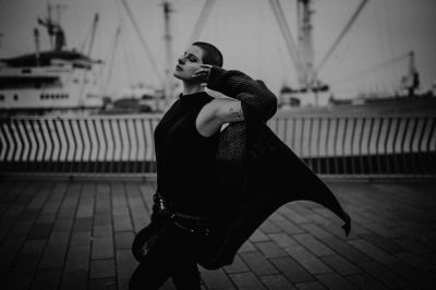 Hamburger Wind / Black and White  photography by Model La Mystique ★2 | STRKNG