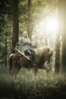 Wikingerkriegerin - Åsa II / Action  Fotografie von Model Jules ★2 | STRKNG