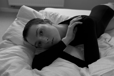 josefine / Schwarz-weiss  Fotografie von Fotograf Carsten Schenker ★11 | STRKNG