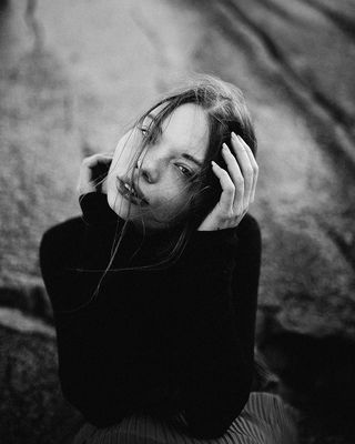 Keep me from falling apart / Portrait  Fotografie von Model Linda Lena Blanka ★32 | STRKNG