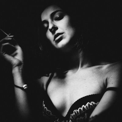 Looking / Schwarz-weiss  Fotografie von Fotografin Sinnlicht-Fotografie ★5 | STRKNG