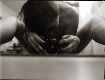 Selfportrait mit Anstandsdame / Portrait  Fotografie von Fotografin Lilelu ★7 | STRKNG