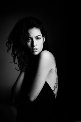 Alessandra / Portrait  photography by Photographer Peter Heidel ★15 | STRKNG
