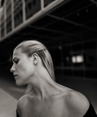 M / Portrait  photography by Photographer Robert Ponomarev ★7 | STRKNG