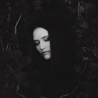 Dark beauty / Schwarz-weiss  Fotografie von Fotografin Valou Perron...Photography... ★12 | STRKNG