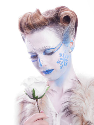 Snow_Rose / Portrait  Fotografie von Fotograf ART-Obscure | STRKNG