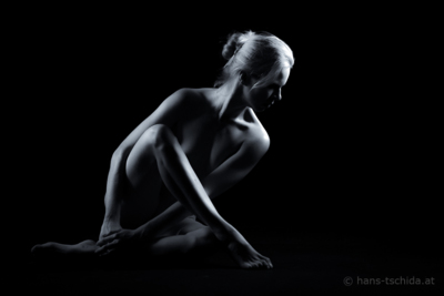 Fanny / Nude  photography by Photographer HansTschida | STRKNG