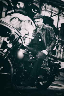 Schwarz-weiss  Fotografie von Fotograf Christopher Jura ★1 | STRKNG