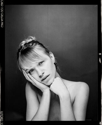 please don't  hurt me / Portrait  Fotografie von Fotograf Kopfbild ★4 | STRKNG