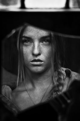 Mirror / Portrait  Fotografie von Fotograf Andreas Wohlers Fotografie ★8 | STRKNG