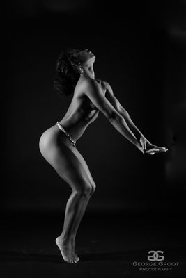 Stand / Nude  Fotografie von Fotograf George Groot ★2 | STRKNG