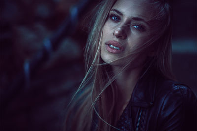 Janina / Portrait  Fotografie von Fotograf JenzFlare ★15 | STRKNG