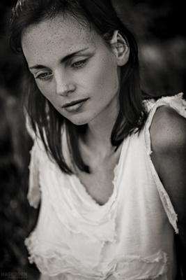 Portrait  photography by Model Anni-Sunshine ★9 | STRKNG