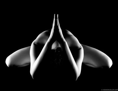 prayer / Nude  photography by Photographer Maik Mueller | STRKNG