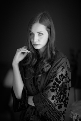 Sophie noir / Portrait  photography by Photographer Markus Oldenburg ★1 | STRKNG