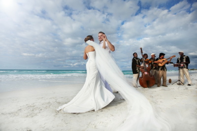 Wedding in Cuba / Menschen  Fotografie von Fotograf Wedgo | STRKNG