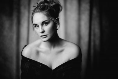 Angelina / Portrait  Fotografie von Fotograf Joachim Alt ★12 | STRKNG