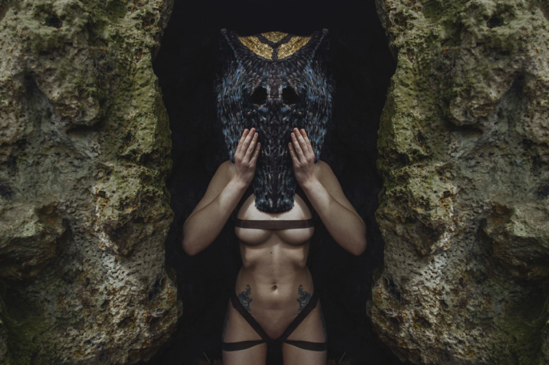 The feather mask - &copy; Léonard Condemine | Mode / Beauty