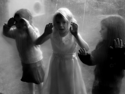 curious girls / Menschen  Fotografie von Fotograf Hari Roser ★6 | STRKNG