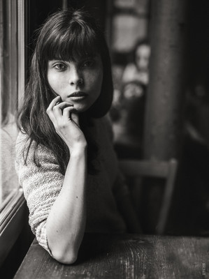 Clara / Portrait  photography by Photographer Pascal Chapuis ★62 | STRKNG