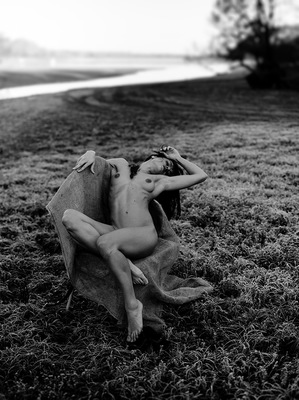 Nude  photography by Model Eliya ★8 | STRKNG