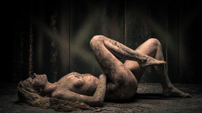 We are all in the gutter, but some of us are looking at the stars. (Oscar Wilde) / Konzeptionell  Fotografie von Fotograf Mattias ★2 | STRKNG