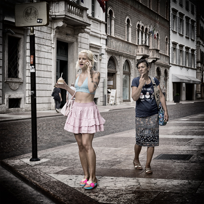 Die Frau mit dem Eis / Street  photography by Photographer HelgeNug | STRKNG