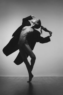 Ballroom dancing / Nude  Fotografie von Fotografin Maria Frodl ★41 | STRKNG