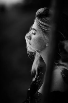 Alisa. / Portrait  photography by Photographer Christopher Frank Photography ★3 | STRKNG
