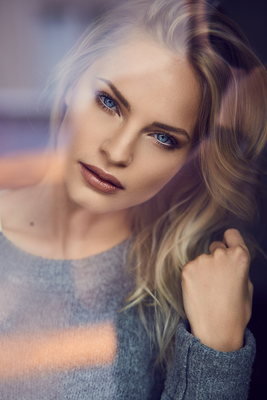 Mara / Portrait  photography by Photographer Onur Alagöz ★2 | STRKNG