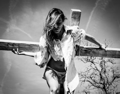 Kreuz / Menschen  Fotografie von Model Luba ★3 | STRKNG