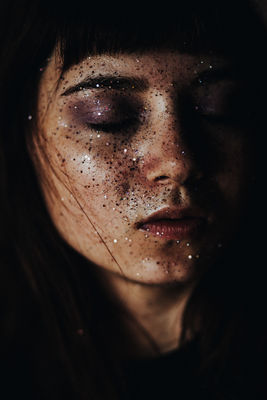 Amelie / Portrait  photography by Photographer Maren Scheffler ★1 | STRKNG