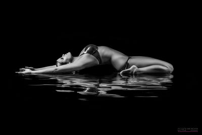 Stretch / Schwarz-weiss  Fotografie von Fotograf Dirk Richter ★2 | STRKNG