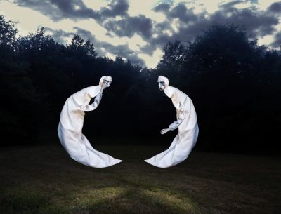 Consolation between twin moons / Konzeptionell  Fotografie von Fotografin Marinksy ★3 | STRKNG