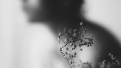 Schwarz-weiss  Fotografie von Fotografin Ritsa Votsi ★8 | STRKNG