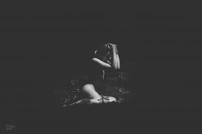 Compassion / Schwarz-weiss  Fotografie von Fotograf photopherapy | STRKNG