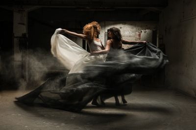 Dancing in the dust / Lost places  Fotografie von Fotografin pwb-fotografie.de / Petra W. Barathova ★4 | STRKNG