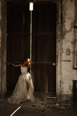 The door / Abandoned places  photography by Photographer pwb-fotografie.de / Petra W. Barathova ★4 | STRKNG