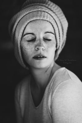 Inside / Portrait  photography by Photographer pwb-fotografie.de / Petra W. Barathova ★4 | STRKNG