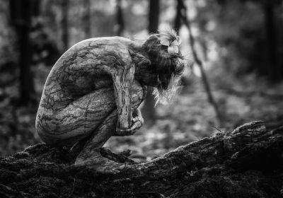 Das Rindenmädchen / Konzeptionell  Fotografie von Fotograf Christian Meier ★9 | STRKNG